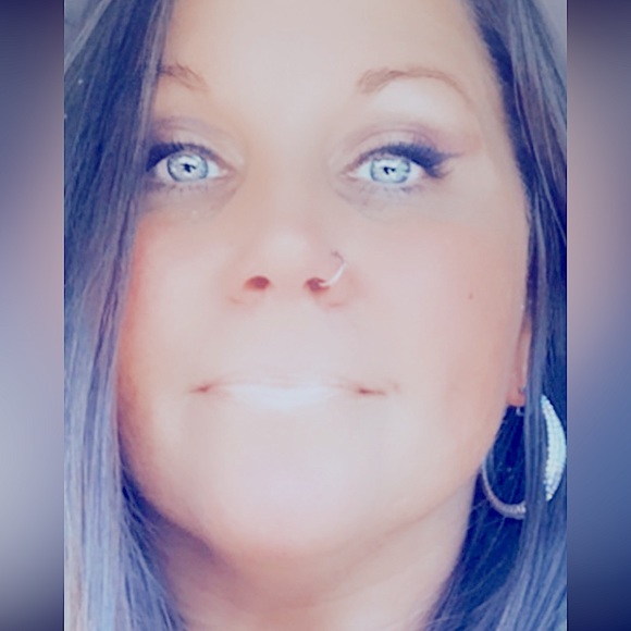 Meet your Posher, Laura - Picture 1 of 1